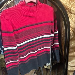 Size small Karen Scott Sweater ❤️